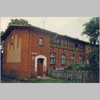 111-1461 Wehlau 1997, Pflegeanstalt Allenberg, ehemaliges Wohnhaus in der Pflegerkolonie.jpg